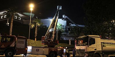 Küçükçekmecede korkutan AVM yangını