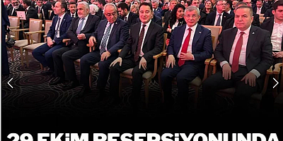 Külliye'deki 29 Ekim resepsiyonunda dikkat çeken kare