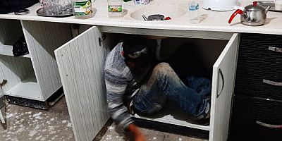 Kumar baskınında mutfak dolabının içinden çıktı