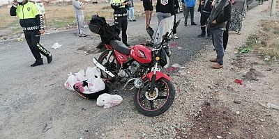 Kurye motosikleti ile otomobil çarpıştı: 2 yaralı