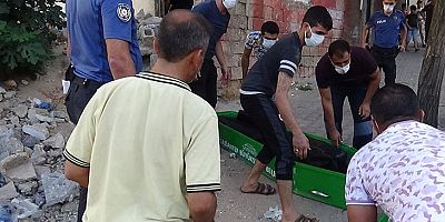 Mahalle halkı durumu fark etti! Yıkılmak üzere olan binada erkek cesedi bulundu