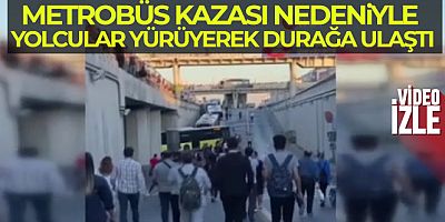 Metrobüs kazası nedeniyle yolcular yürüyerek durağa ulaştı