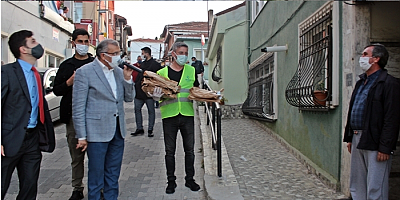 Mikrofonlu Pide dağıtımı 