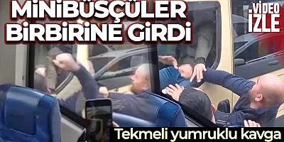 Minibüsçülerin tekmeli tokatlı kavgası kamerada