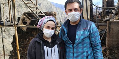 Nişanlı çift yangın enkazında altınlarını aradı