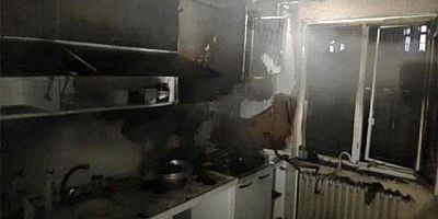 Ocakta unutulan patates kızartması yüzünden çıkan yangında mutfak küle döndü