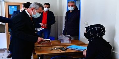 Öğrencilere sınav deneme seti hediyesi