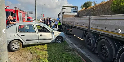 Otomobil, TIR'a çarptı; 1 ölü, 1 yaralı