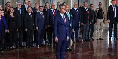 Özgür Özel Anıtkabir'i ziyaret etti