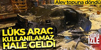 Park halindeki lüks otomobil alev topuna döndü