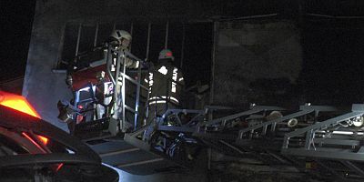 Pendik'te duşa kabin imalathanesinde korkutan yangın