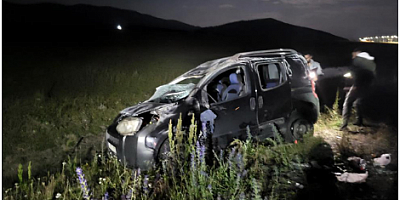 Sarıkamış’ta kontrolden çıkan araç şarampole devrildi: 4 yaralı