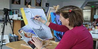 Sinoplu kadınlar tuvalleri hayalleriyle süslüyor