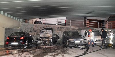 Şişli'de viyadük altında yanan 4 otomobilde kundaklama şüphesi