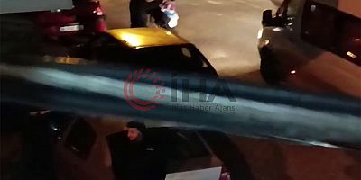 Sokak ortasında kadını darp etti, çevredekiler sadece izledi