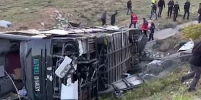 SON DAKİKA 2 kişi öldü, 42 yaralı üniversite öğrencilerini taşıyan otobüs devrildi