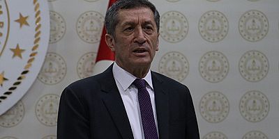 SON DAKİKA Bakan Selçuk, 25 Nisan'da yapılacak bursluluk sınavı ve Adaylık Kaldırma Sınavı'nın ertelendiğini duyurdu