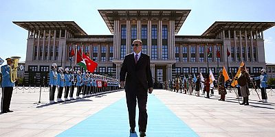 SON DAKİKA Başkanlığın hukuk karnesi yerlerde