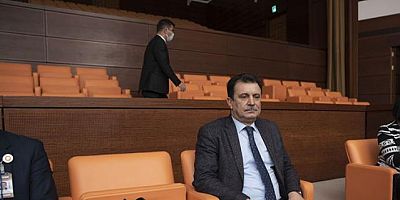 SON DAKİKA Eski AK Partili vekil HDP'li ismin vekilliğinin düşürülmesini protesto etti, görevliler gelip salondan çıkardı