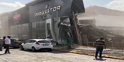 SON DAKİKA İkitelli'de faaliyet halindeki iş yeri çöktü, olay yerine ekipler yönlendirildi