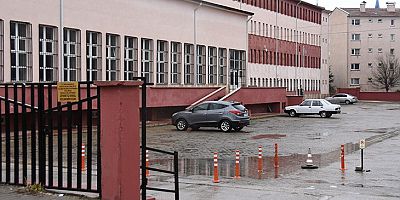 SON DAKİKA Öğretmen koronaya yakalandı! 34 öğrenci karantinada