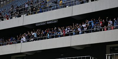 SON DAKİKA Sokağa çıkma yasağına rağmen binlerce taraftar tribüne geldi!