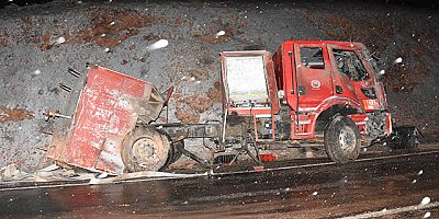 SON DAKİKA Yangına giden itfaiye aracı devrildi: 5 yaralı