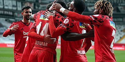 SON DAKİKA Ziraat Türkiye Kupası: Beşiktaş: 3 - Medipol Başakşehir: 2