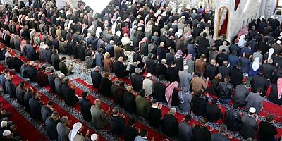 SON GELİŞME 23 Nisan kısıtlamasına denk gelen cuma namazı camilerde kılınacak mı? Merak edilen soru yanıt buldu