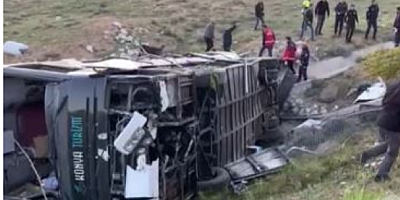 SON GELİŞME Üniversite öğrencilerini taşıyan otobüs devrildi: 3 kişi öldü, 41 yaralı