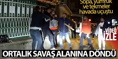 Sopa, yumruk ve tekmelerin havada uçuştuğu kavga anbean kameraya yansıdı