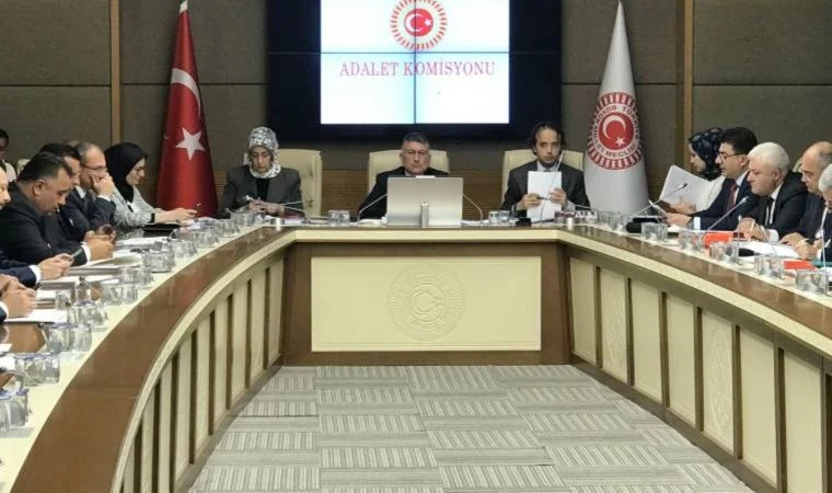 Sosyal medyaya sansür yasasının ilk 15 maddesi, TBMM Adalet Komisyonu’nda kabul edildi