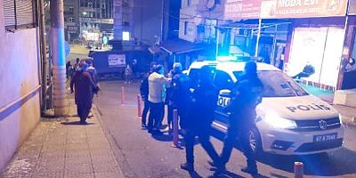 Takip ettiği kocasını bir kadının evinde basan eş, ortalığı birbirine kattı