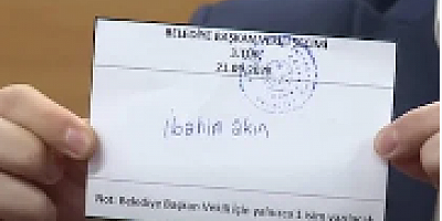 Tarihi seçimde 'İbrahim Akın' yazmayı bile beceremedi