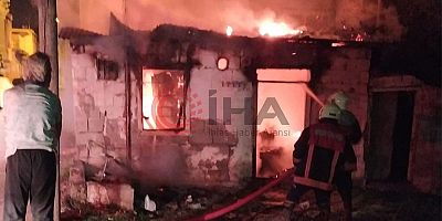 Tarsus'ta yangın çıkan ev kullanılmaz hale geldi