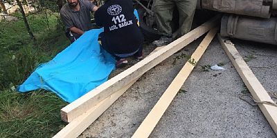 Tırafik canavarları Kamyon Devrildi: 1 Ölü, 2 Yaralı