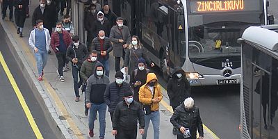 Toplu taşımada yoğunluk isyanı: Yanımdakiyle aramda 20 santimetre mesafe var
