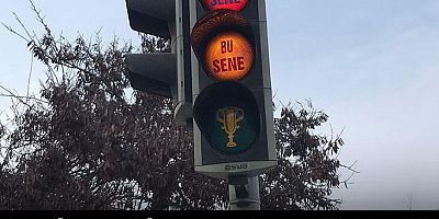 Trabzon’da trafik ışıklarında 'o sene, bu sene' ve kupa vurgusu