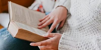 Tutuklu kadın, kitap okuyarak özgürlüğüne kavuştu