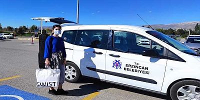 Üniversite öğrencilerini karşılamak için otogar, havalimanı ve şehir merkezine karşılama stantları kuruldu