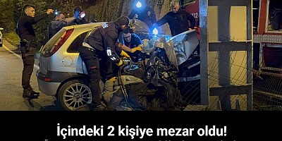 Üst geçidin ayağına çarpan otomobil hurda yığınına döndü: 2 ölü