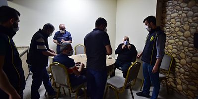 Üstü pastane altı kumarhane