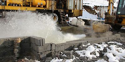 Varto'da saniyede 45 litre akan, 39 derece sıcaklıkta su bulundu