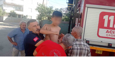 Yangında mahsur kalan yaşlı kadın ile çocuk kurtarıldı