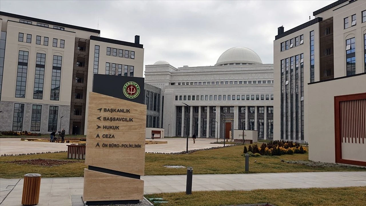 Yargıtay’dan flaş karar: Afyon’da bir kadının evine çiçek yollayıp ‘hep aklımdasın’ notu göndermişti!