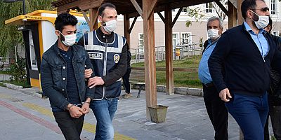 Yaşlı adamı evde öldüresiye dövüp zorla kadının ayağını öptüren zanlı tutuklandı