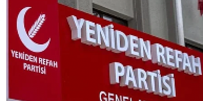 Yeniden Refah Partisi'nde istifa depremi