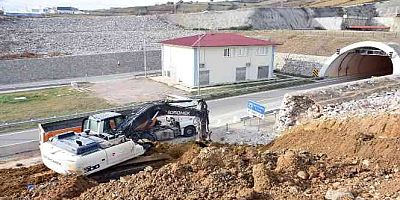 Yıkılan istinat duvarının onarımı 1 yıl sonra başladı