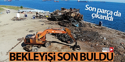 Zeytinburnu'nda karaya oturan geminin son parçası da denizden çıkarıldı