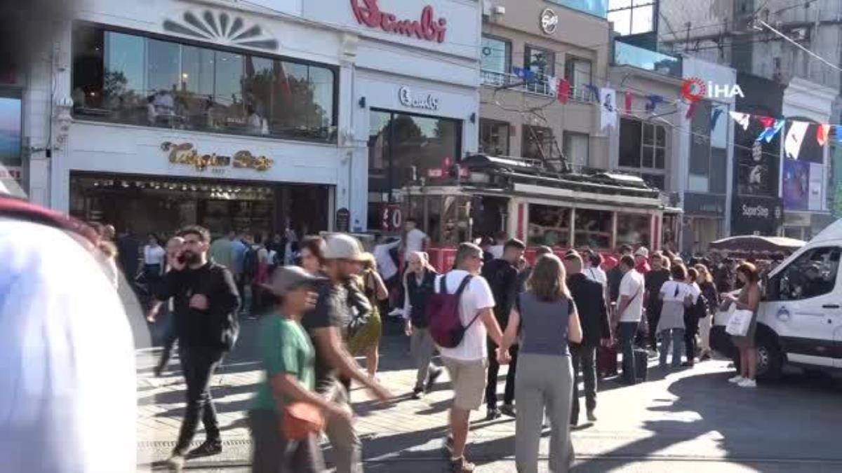 Taksim'de hafta sonu yoğunluğu